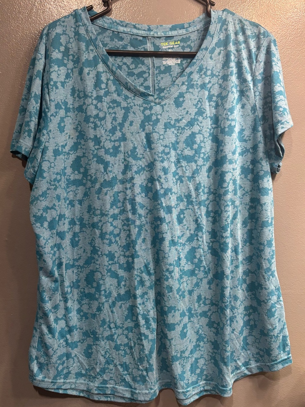 Tek Gear Light Blue Patterned V-Neck Tee Casual Athletic Workout Streetwear